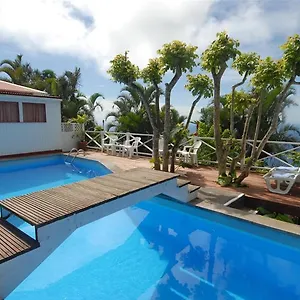 El Momo Hotel